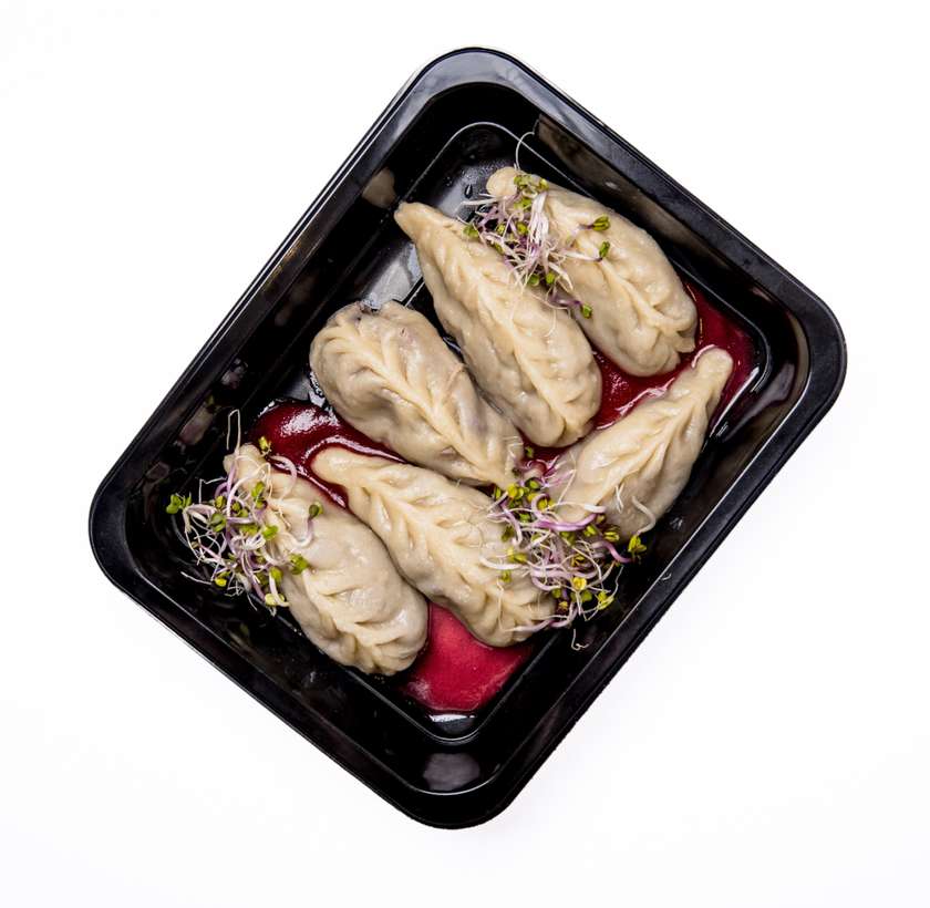 PIEROGI Z SZARPANĄ KACZKĄ I KAPUSTĄ MODRĄ
