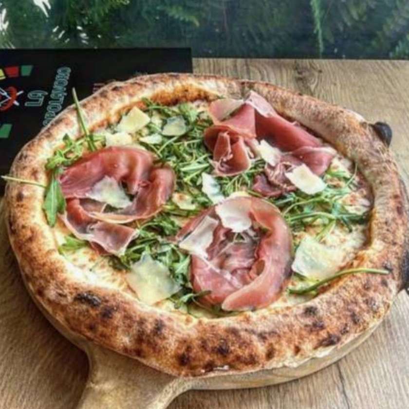 Pizza de Prosciutto com Arugula