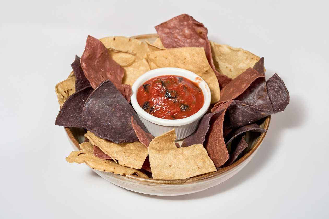 Nachos z salsą pomidorową