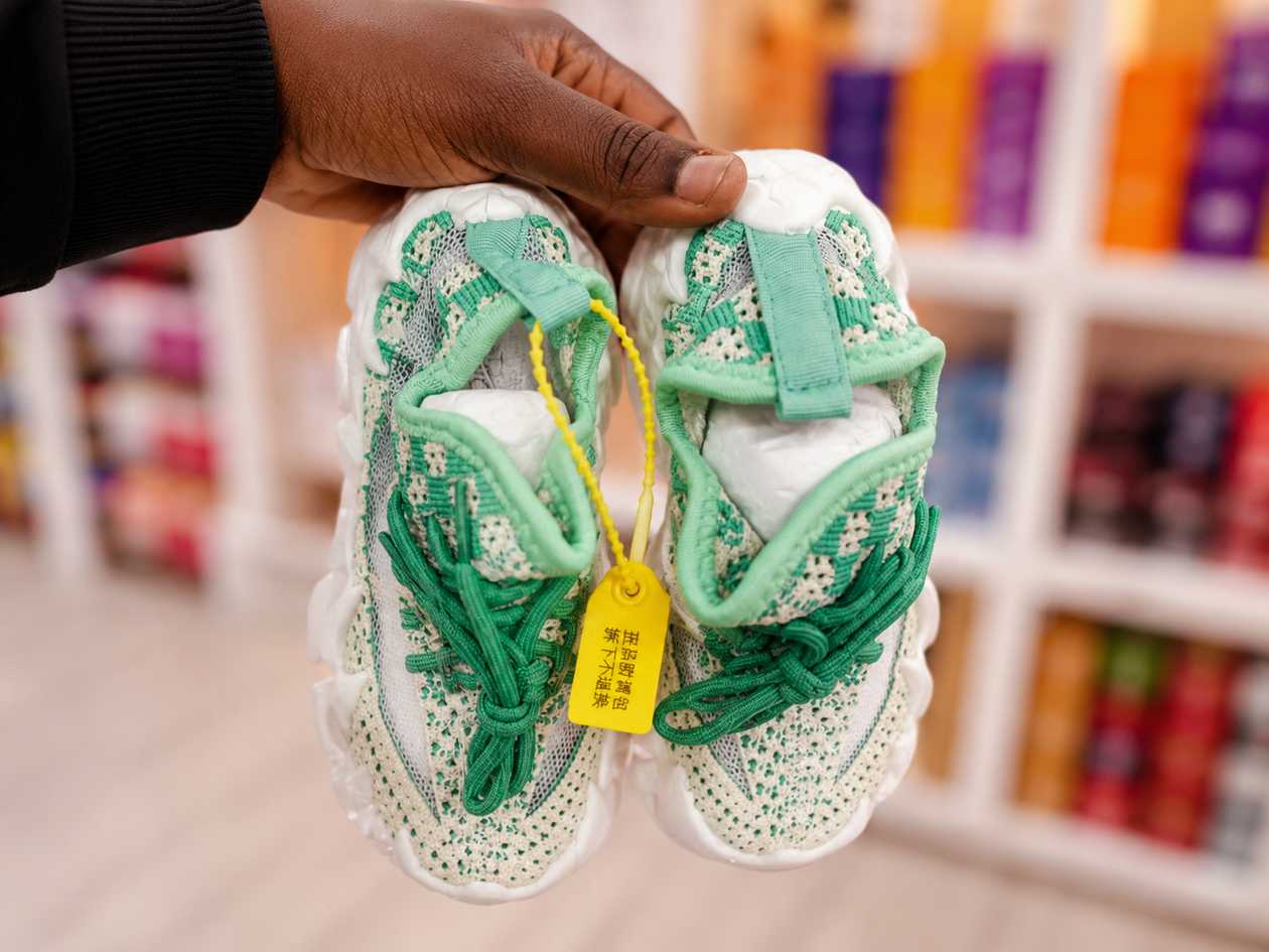 KIDS’ FASHION SNEAKERS Sporty •