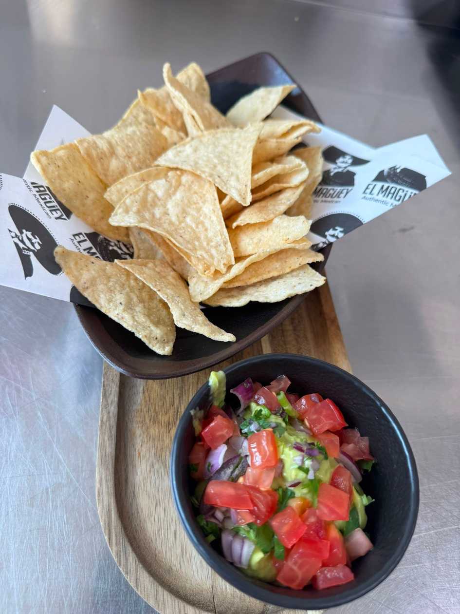 Nachos con guacamole