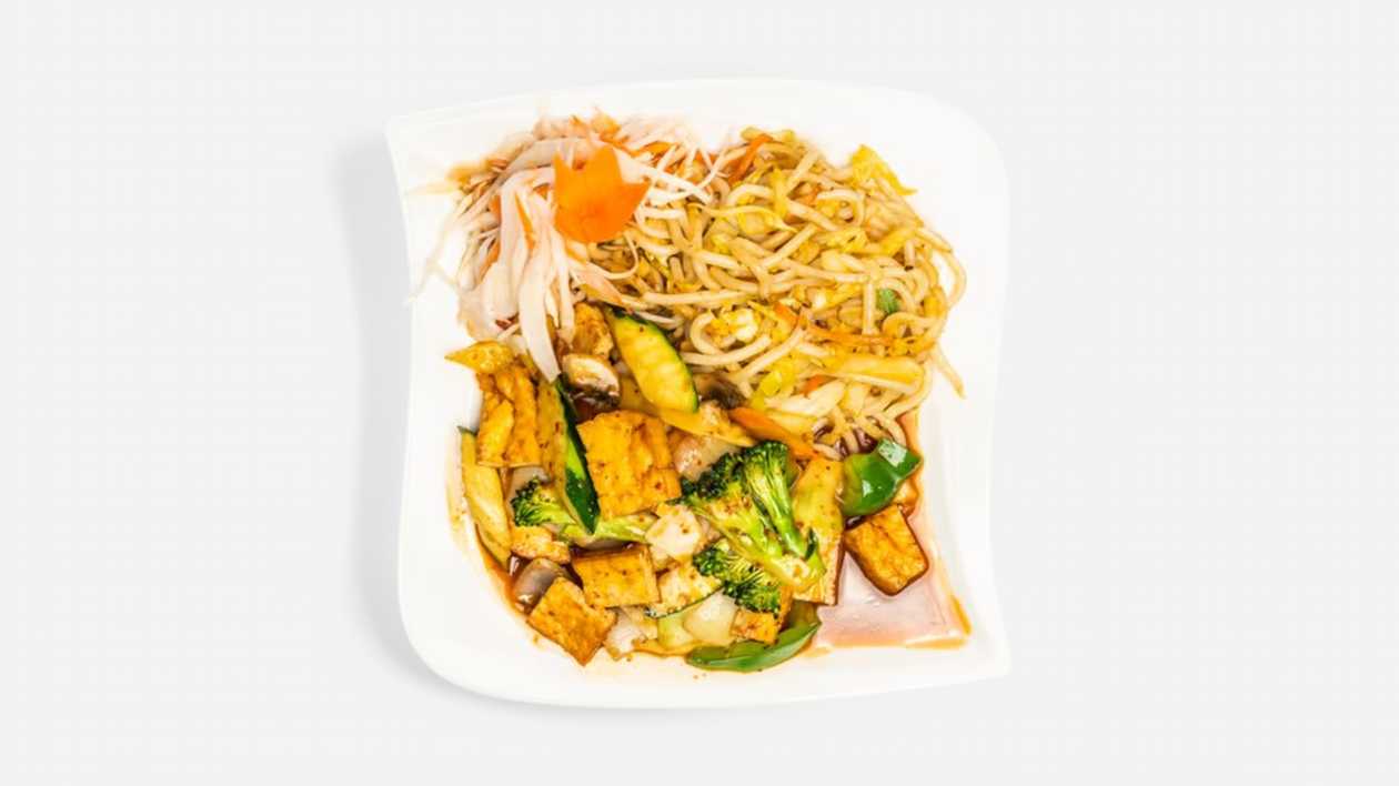 Opekané udon rezance s tofu