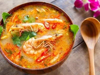 Tom yum krewetki