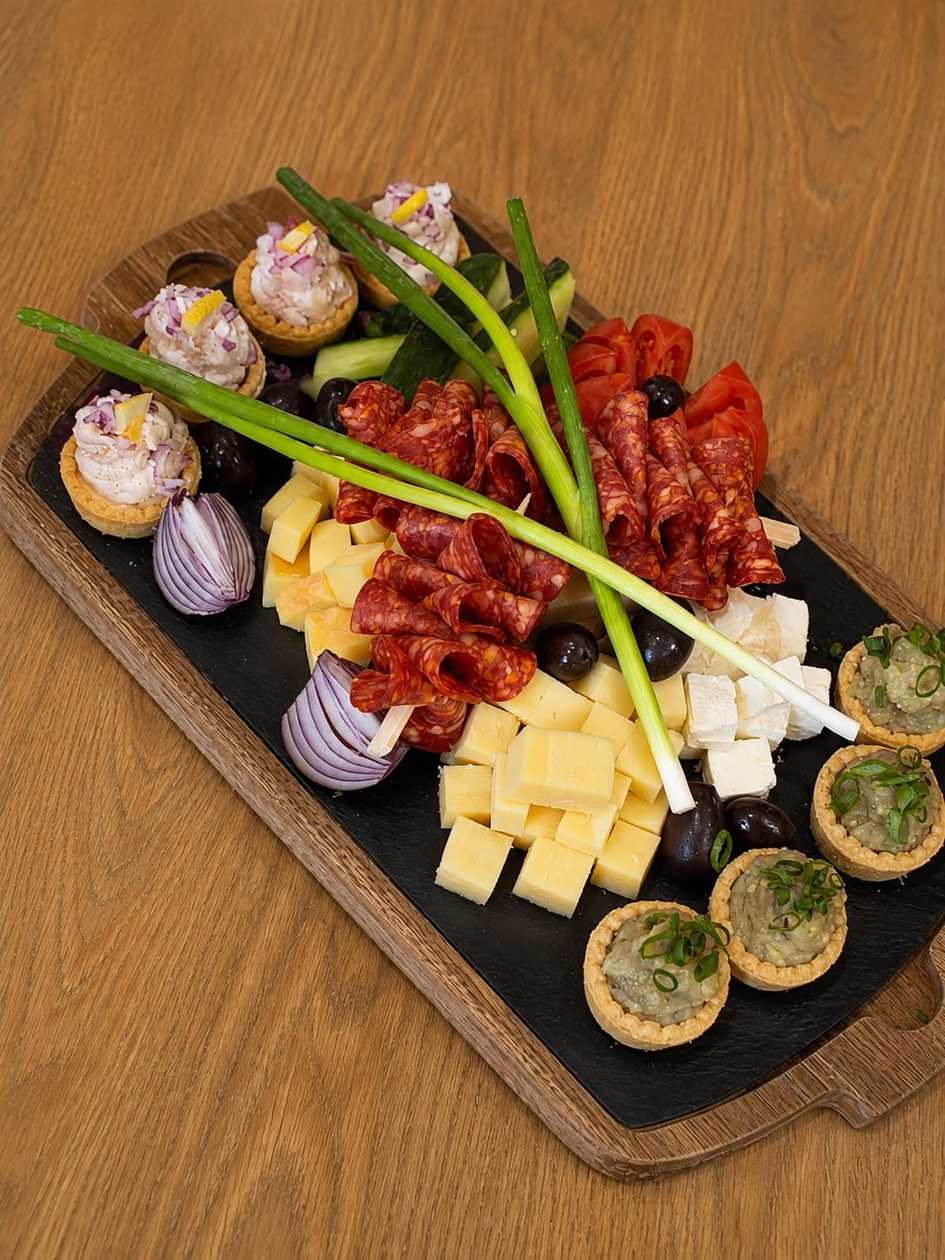 Platou Aperitiv Taranesc - 4 Persoane (1700g)