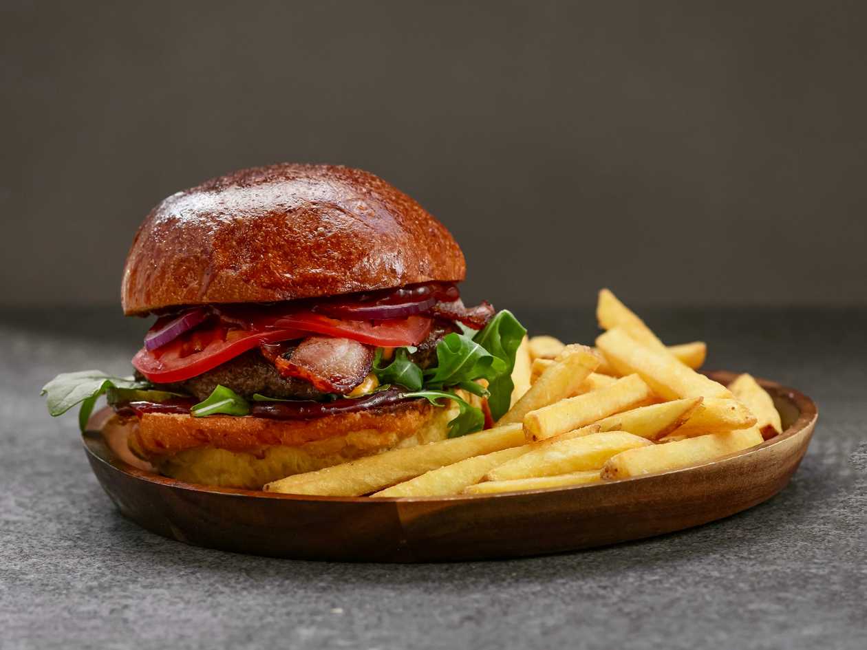 BBQ Burger Combo (Fries + Sauce)
