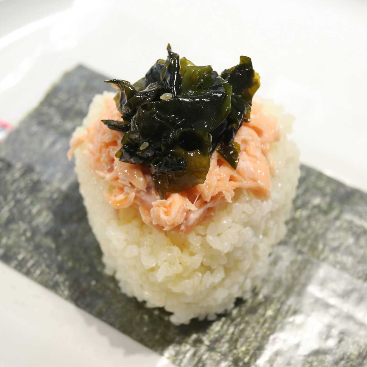 Onigiri Salmon Wakame
