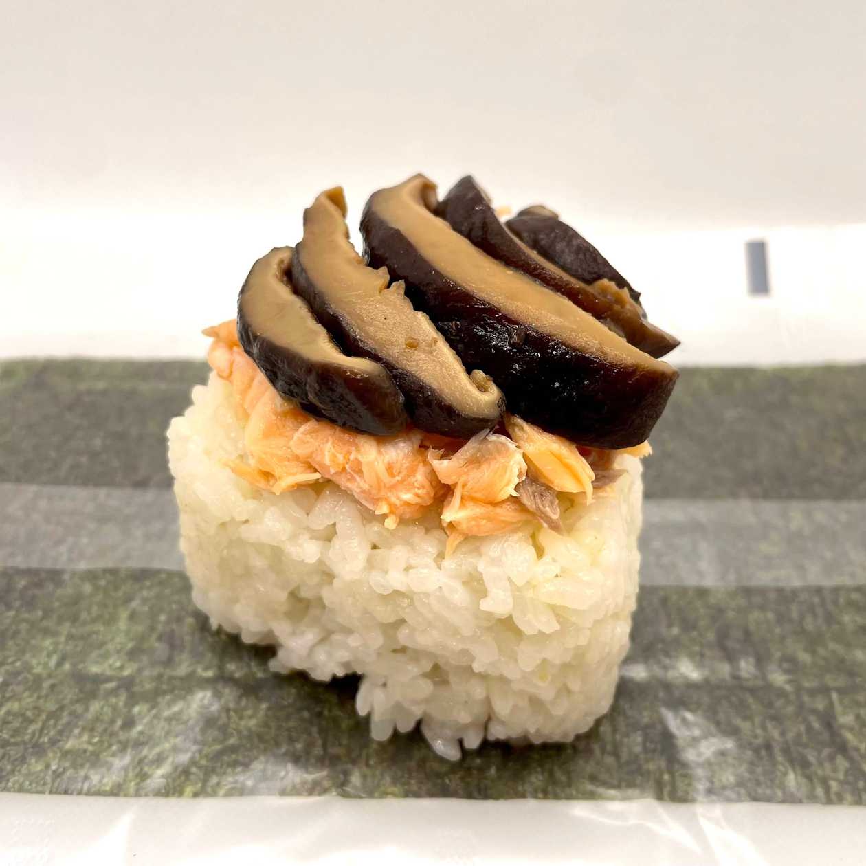 Onigiri Salmon Shiitake
