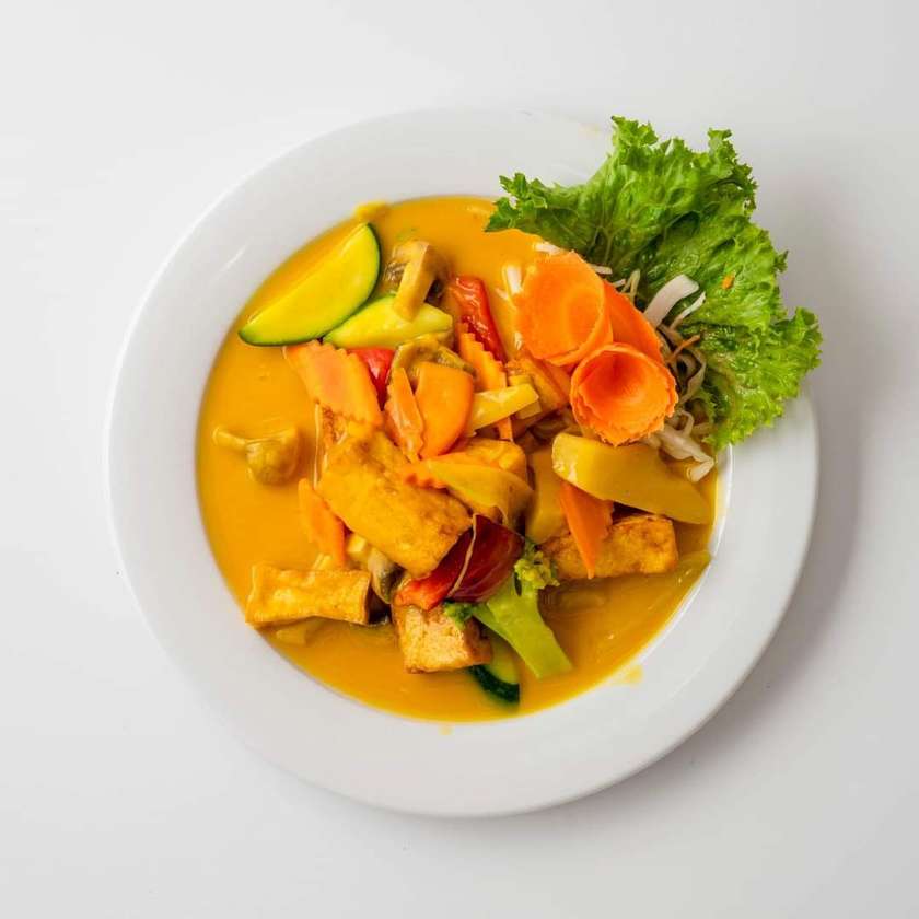 Chicken red curry with toasted noodles