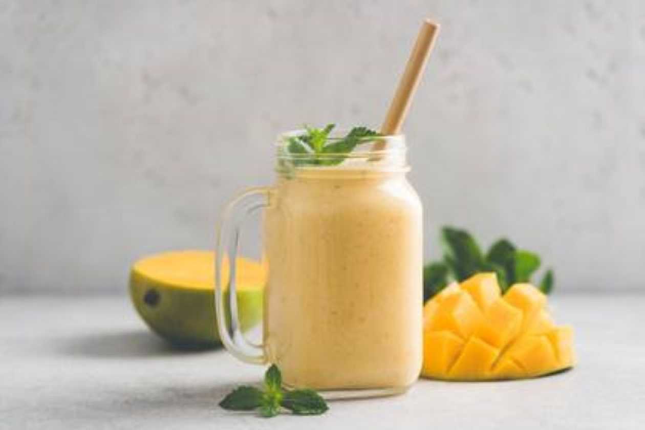Mango and Pineapple Smoothie