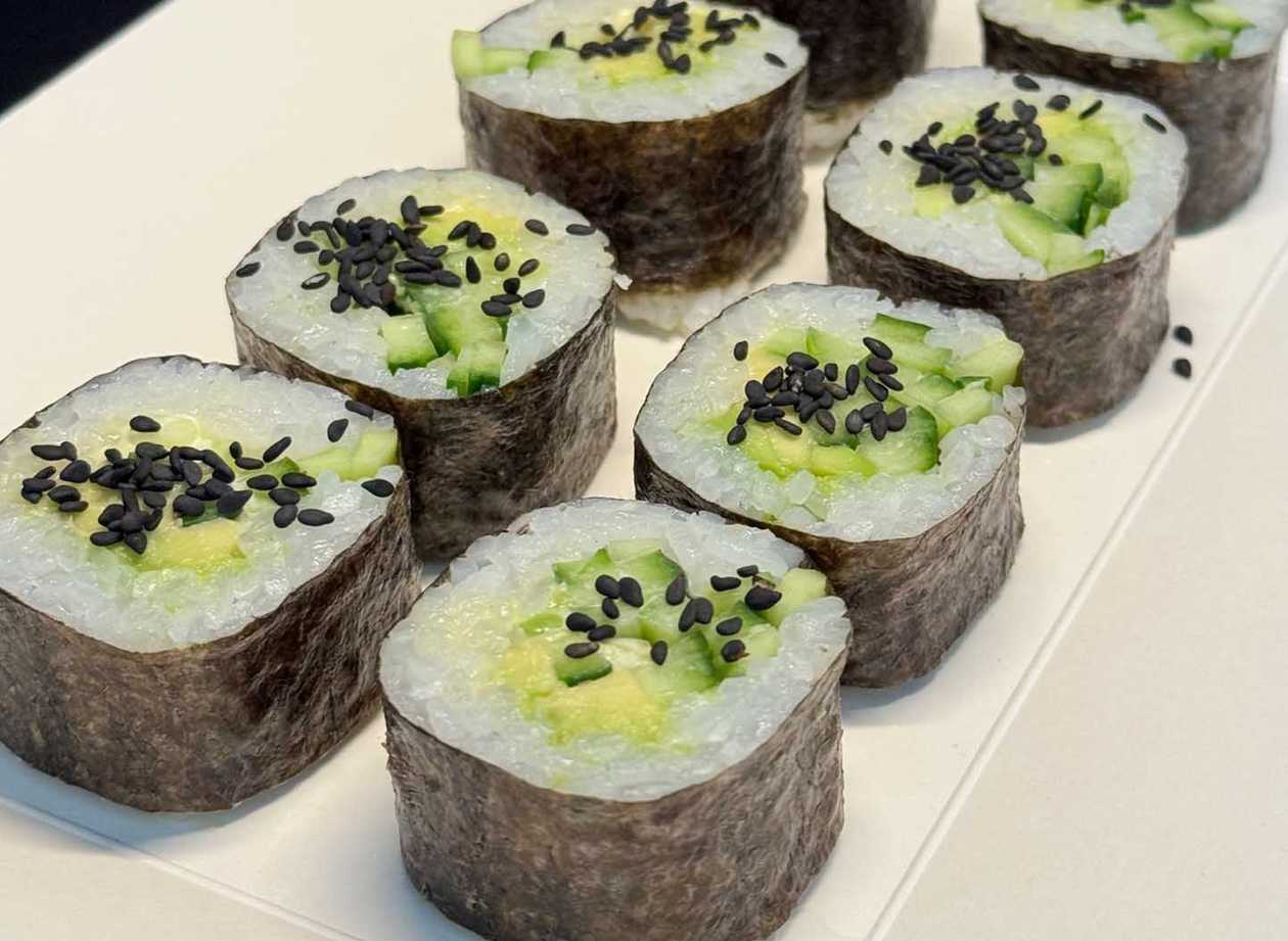VEG: Roll s Okurkou a Avokádem