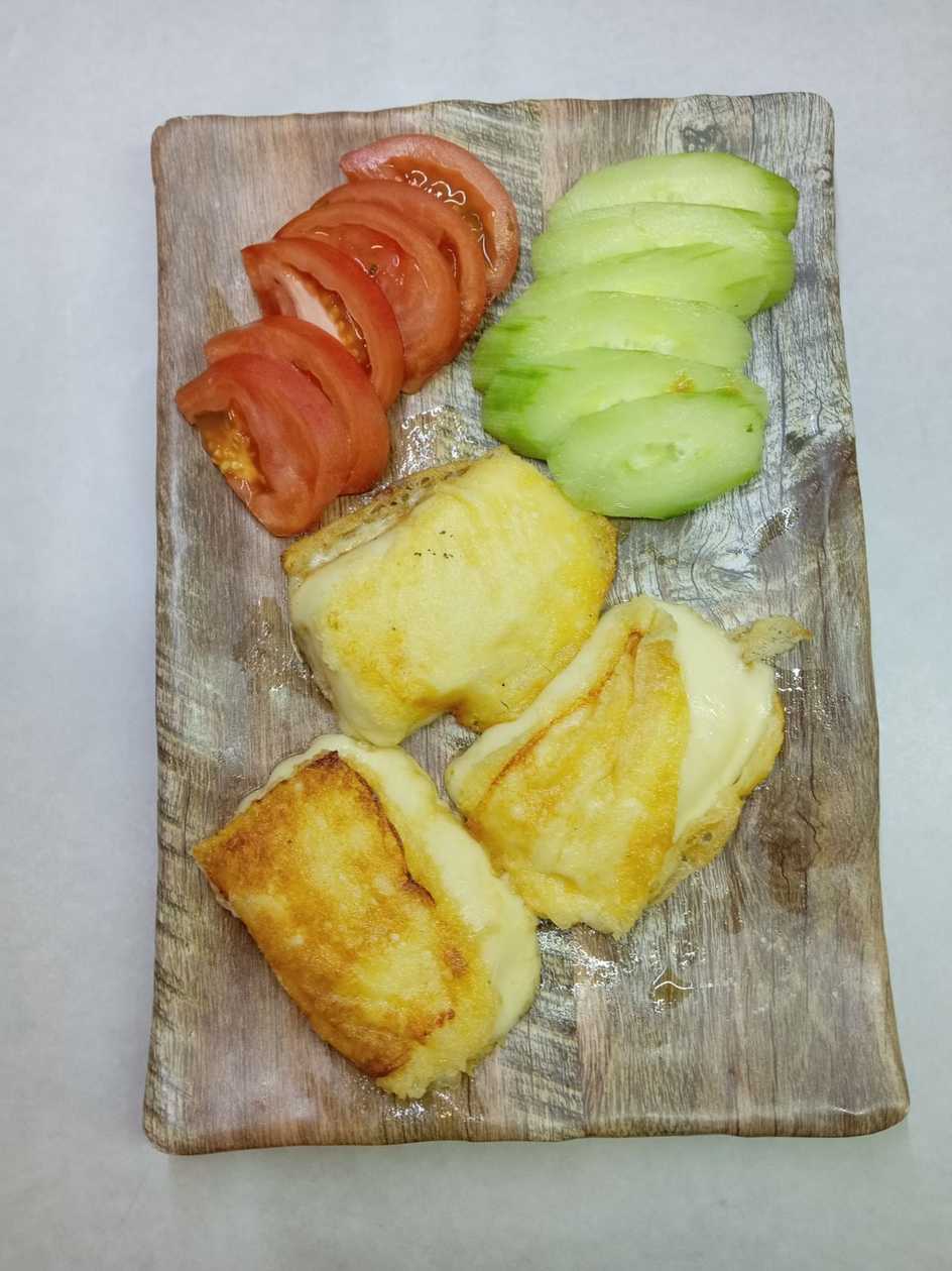 Кашкавал на плоча домати и краставици (ОБ)