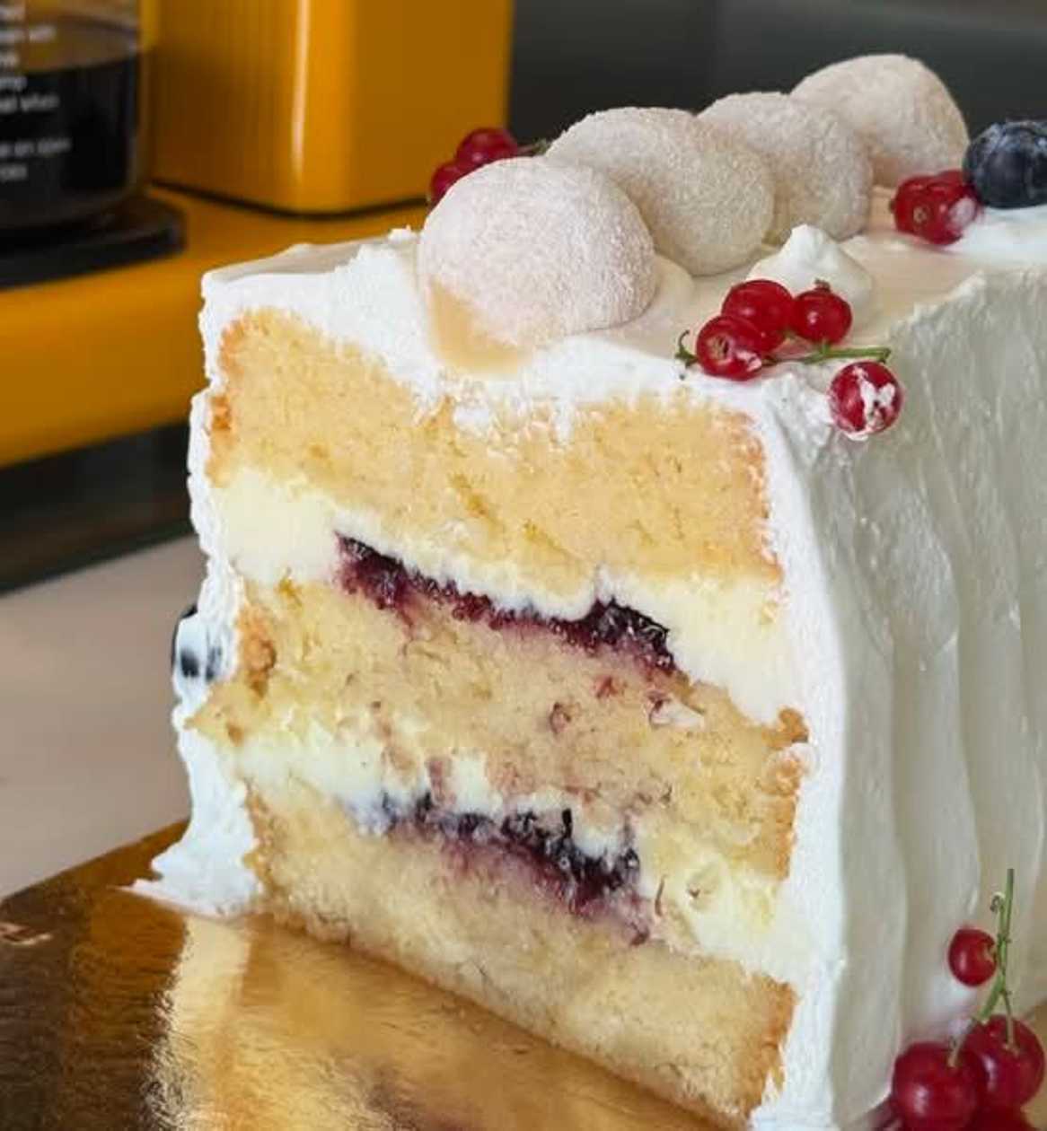 Dulce de Leche and Plum Bobalé Cake