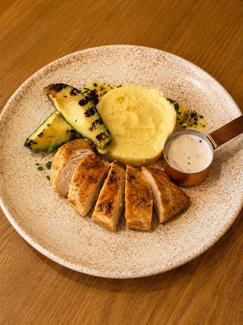 Pui Gourmet Cu Gorgonzola, Avocado Grill Și Piure De Casă (500g)