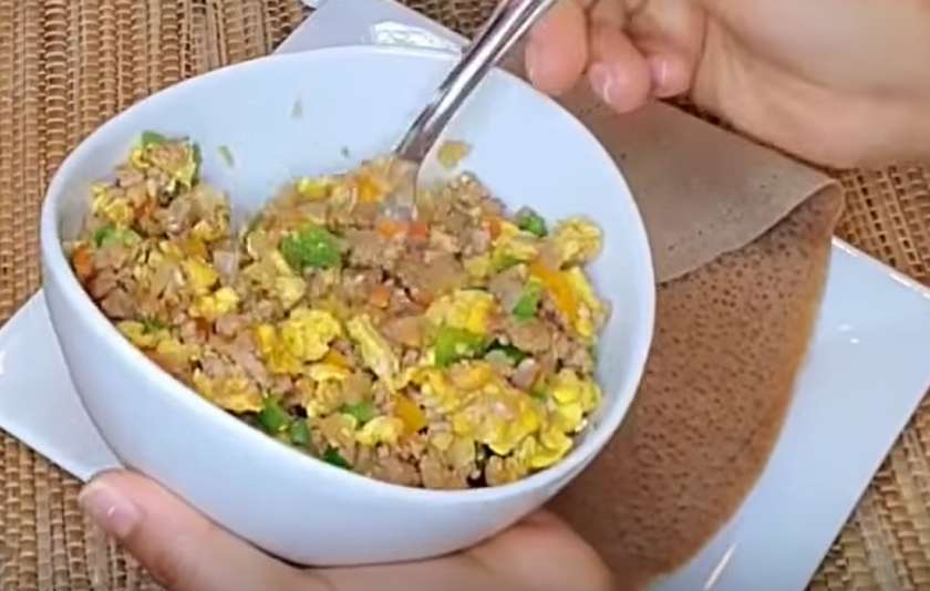 Enkulal Sega Firfir (Egg & Meat Firfir)