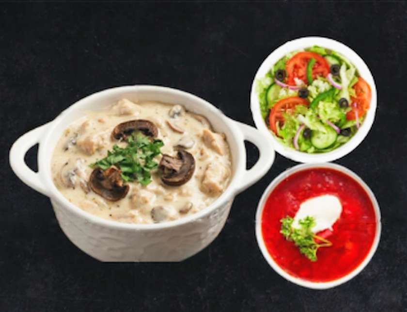 Zestaw: Zupa+Kurczak w sosie (julienne), pieczarkami pod serem, ziemniaki, surówki