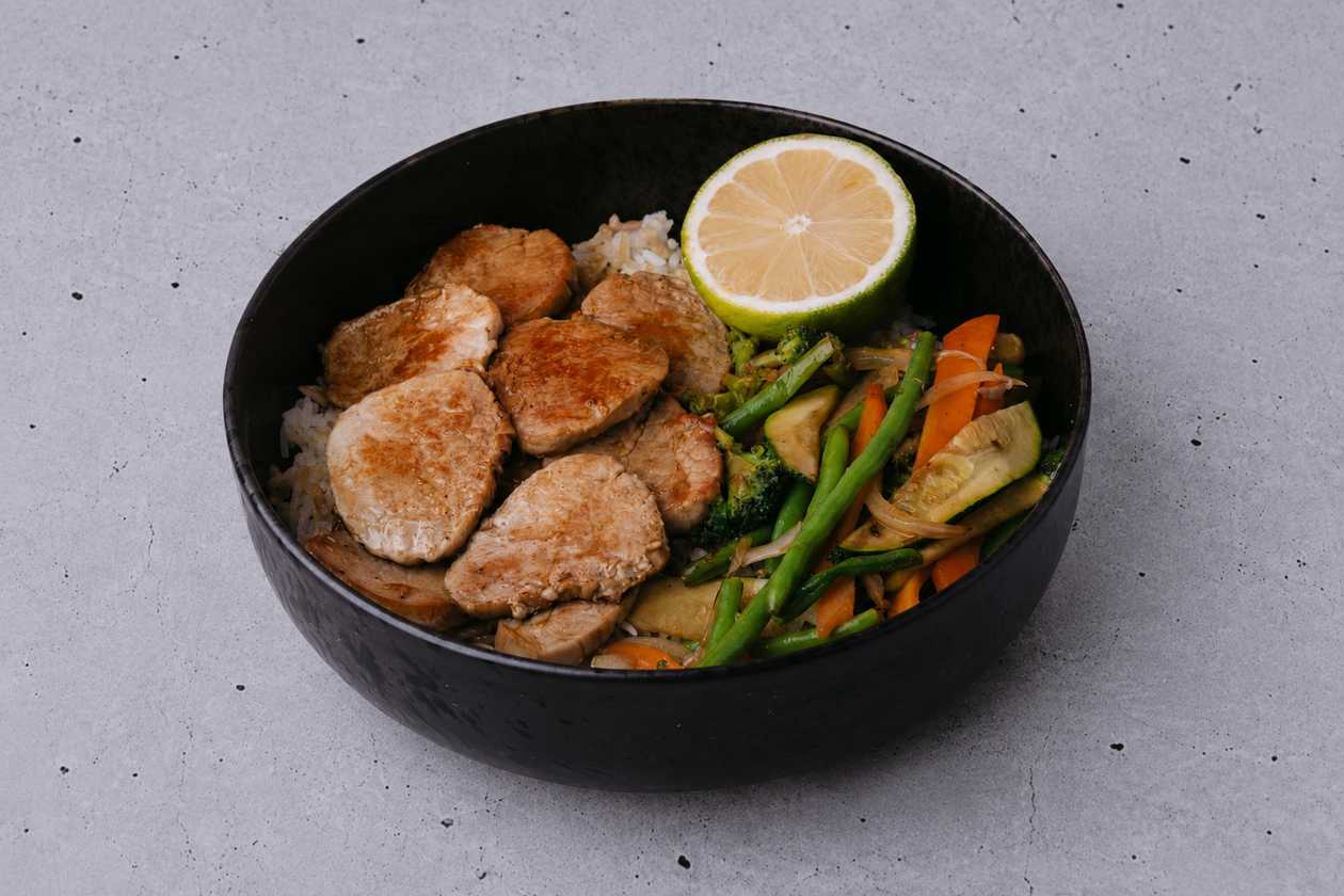 Pork fillet rice bowl