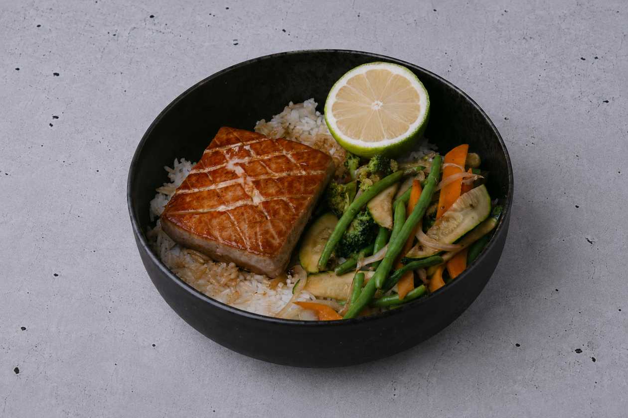 Tuna fillet rice bowl