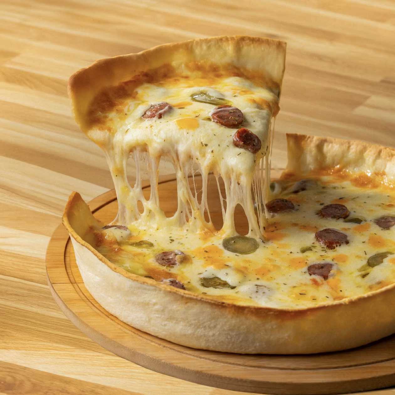 Small pizza with sausage and jalapeño