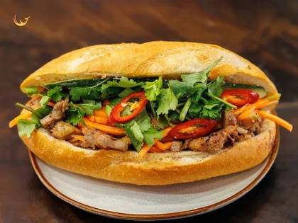 Pâine vietnamez cu carne de porc la grătar 250g / Bánh mì kẹp thịt nướng Việt Nam 250g