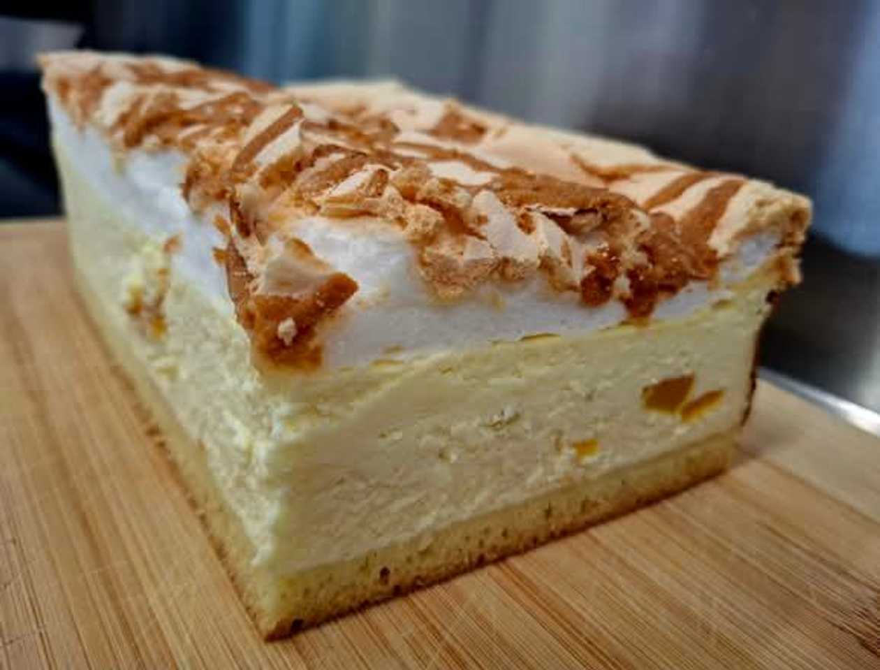 Sernik Babci Hani z brzoskwiniami