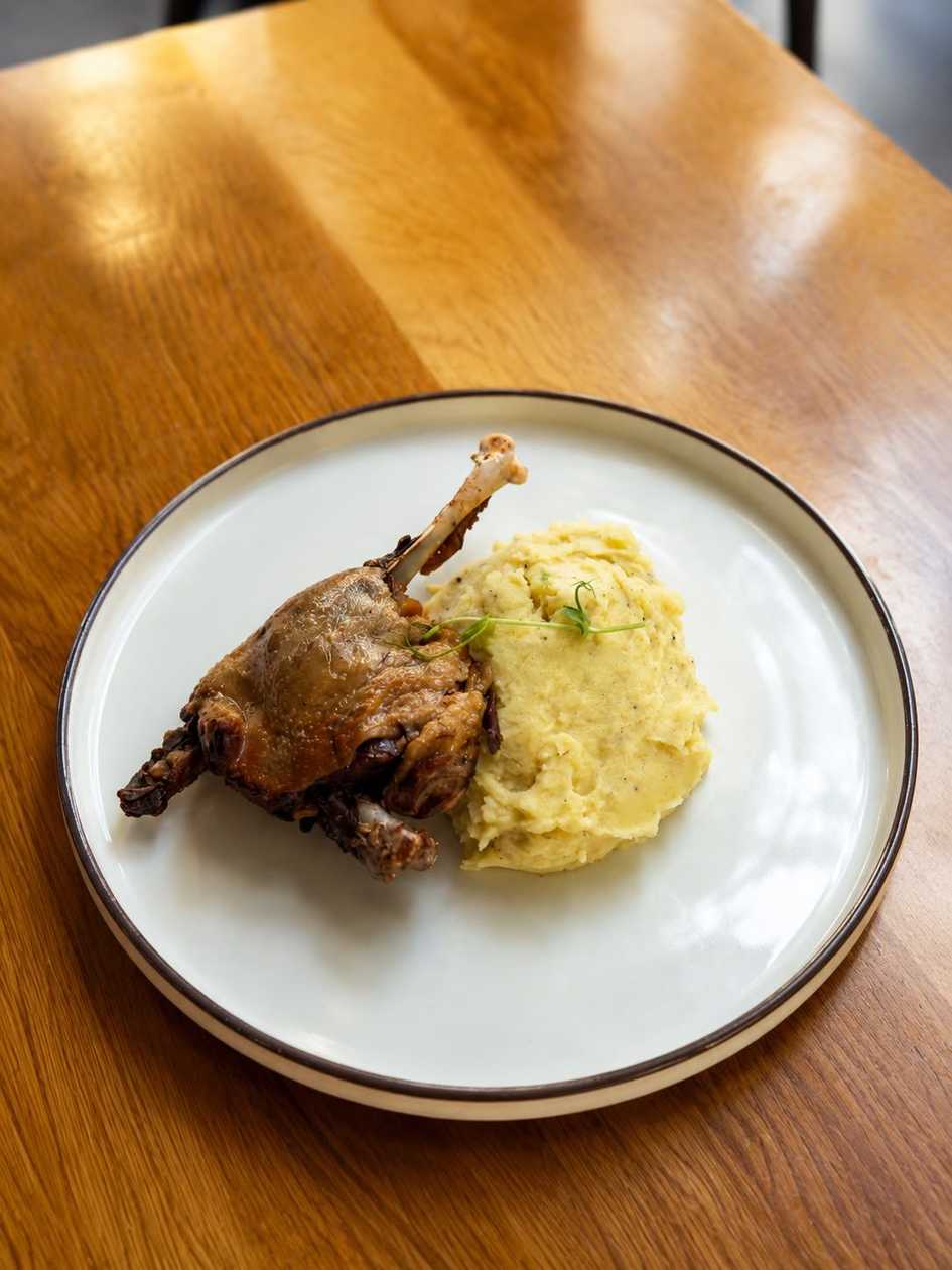 Pulpa de rata confit si piure cu trufe