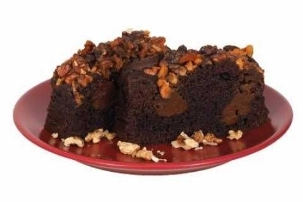 Brownie z kajmakiem i orzechami