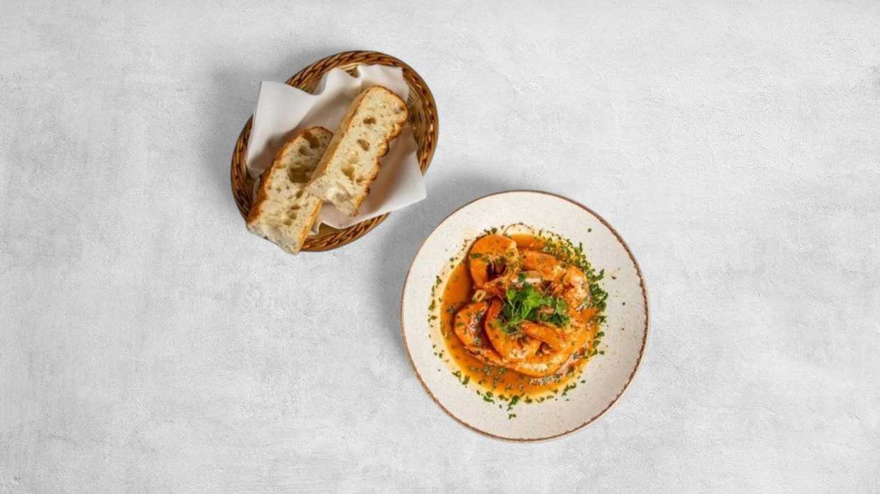 Shrimps in Garlic Oil With Focaccia