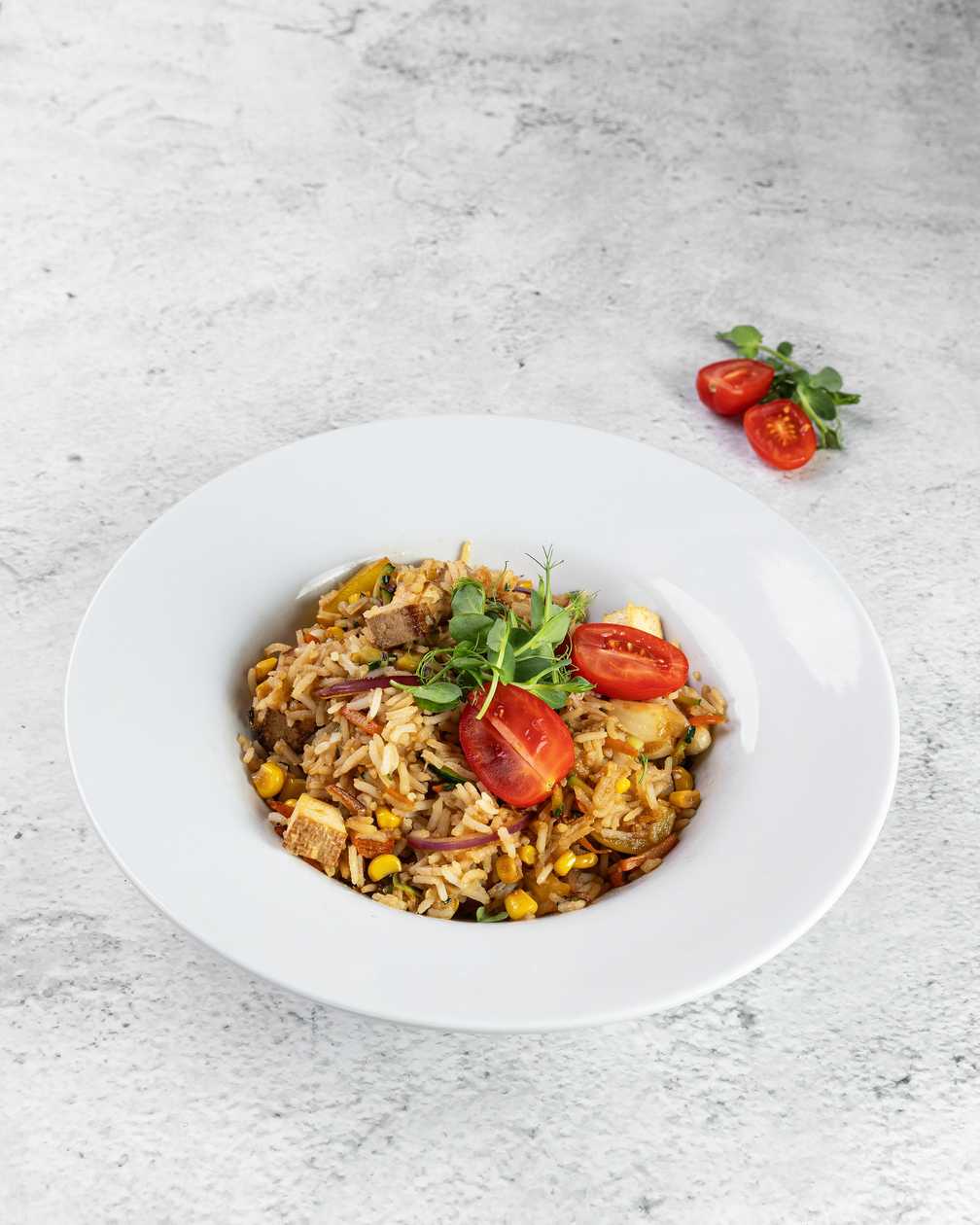 Basmati rīsi ar dārzeņiem un tofu