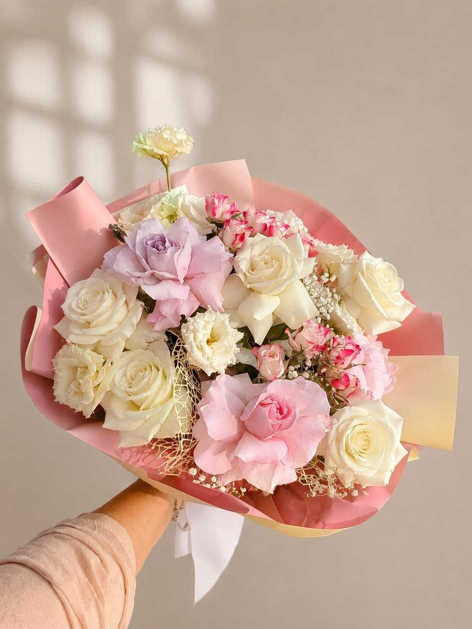 BUCHET MIXT IN NUANTE DE ROZ SI ALBASTRU DESCHIS