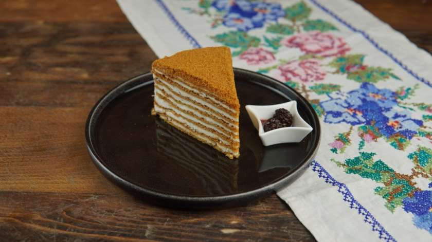 Honey Cake with Pine Cones