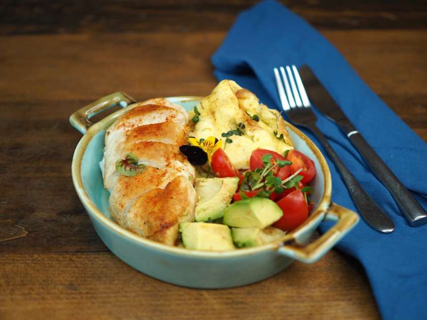 Scrambled eggs with chicken