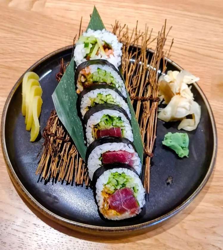 Maki tuńczyk, ogórek, chilli