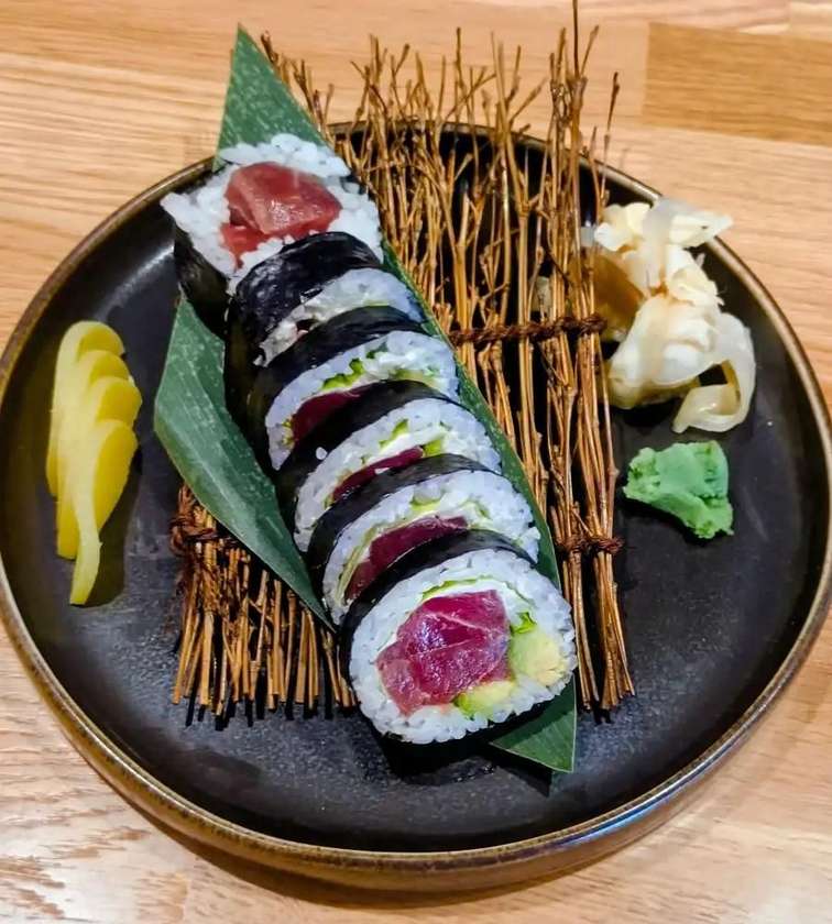 Maki tuńczyk, awokado, serek