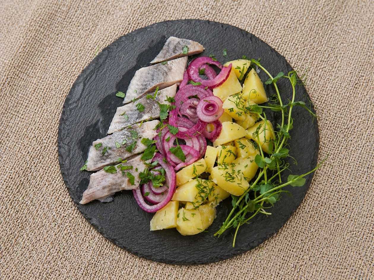 HERRING WITH ONIONS AND POTATOES