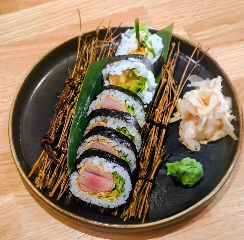 Maki z tuńczykiem w tempurze
