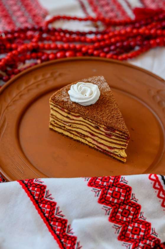 Honey cake Chocolate-Cherry