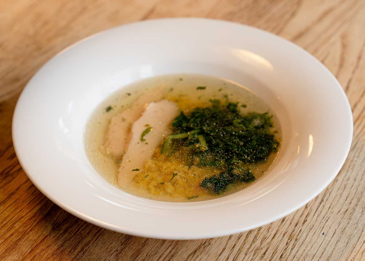 Chicken broth with spinach and fresh pasta