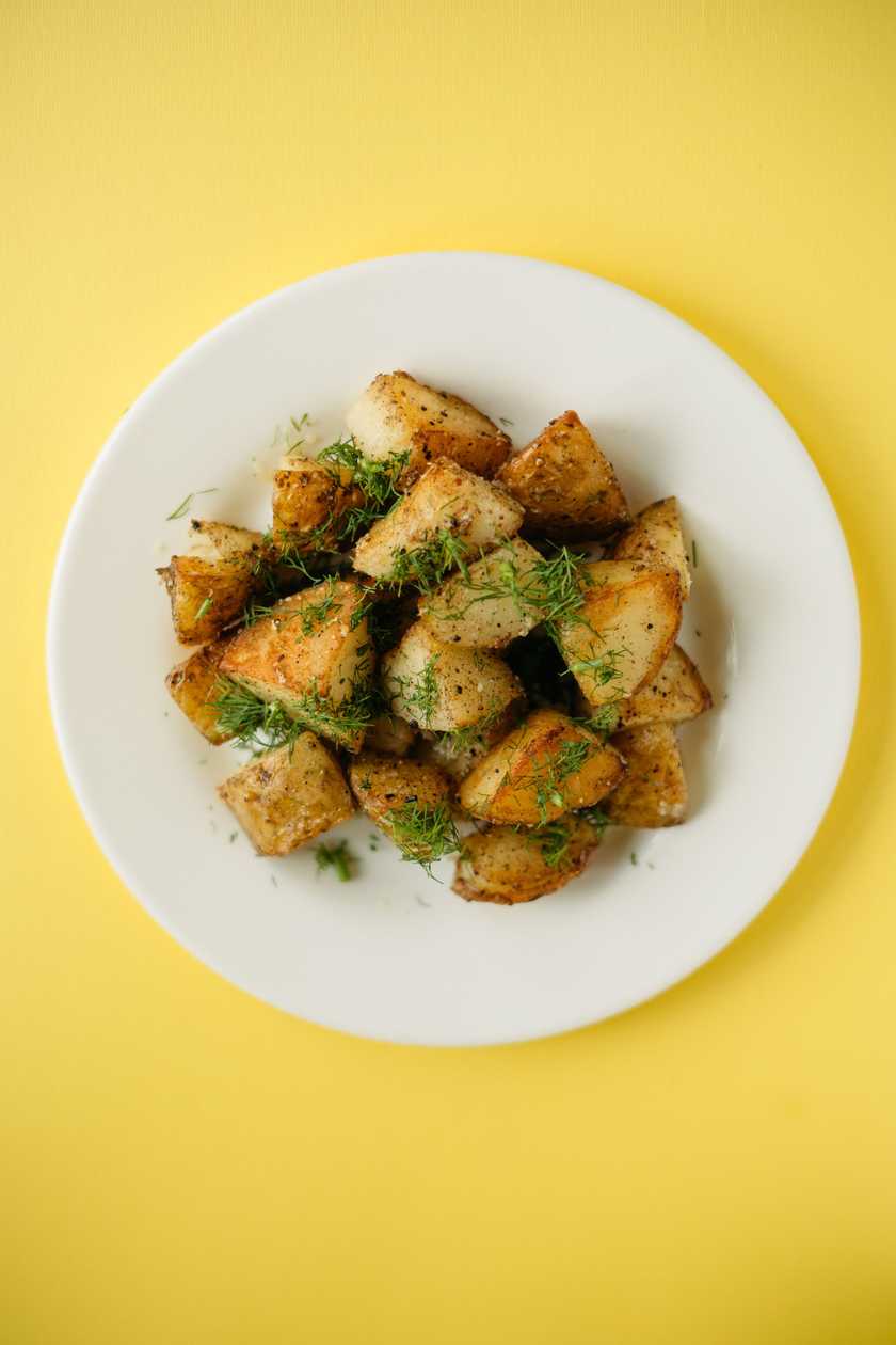 Roasted young potatoes with garlic and herbs