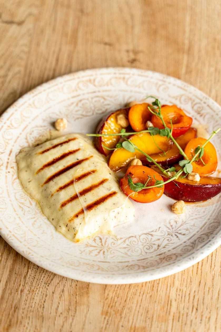 Grilled halloumi with fresh salad