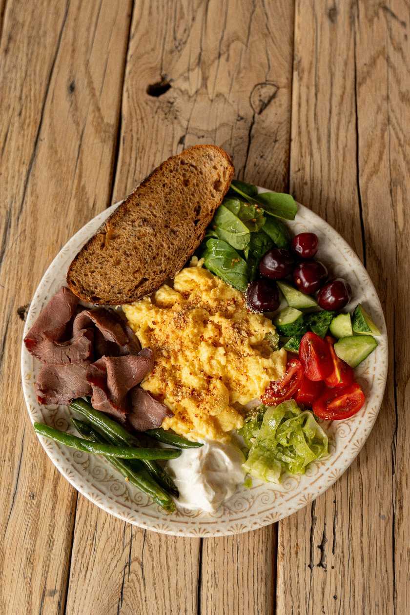 Build-Your-Own Breakfast with roastbeef