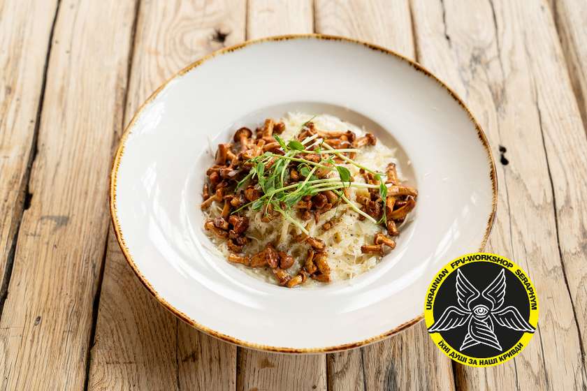 Spaghetti with artisanal cheeses and chanterelles