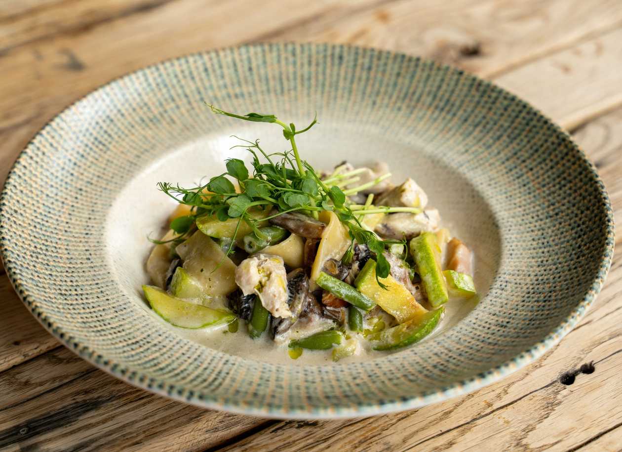 Tagliatelle with chicken, bacon, zucchini, grean beans and mushrooms