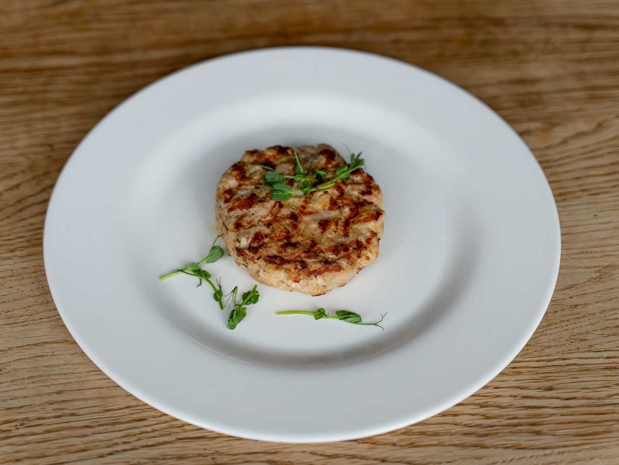 Chopped turkey cutlet with farm-style mozzarella and sun-dried tomatoes