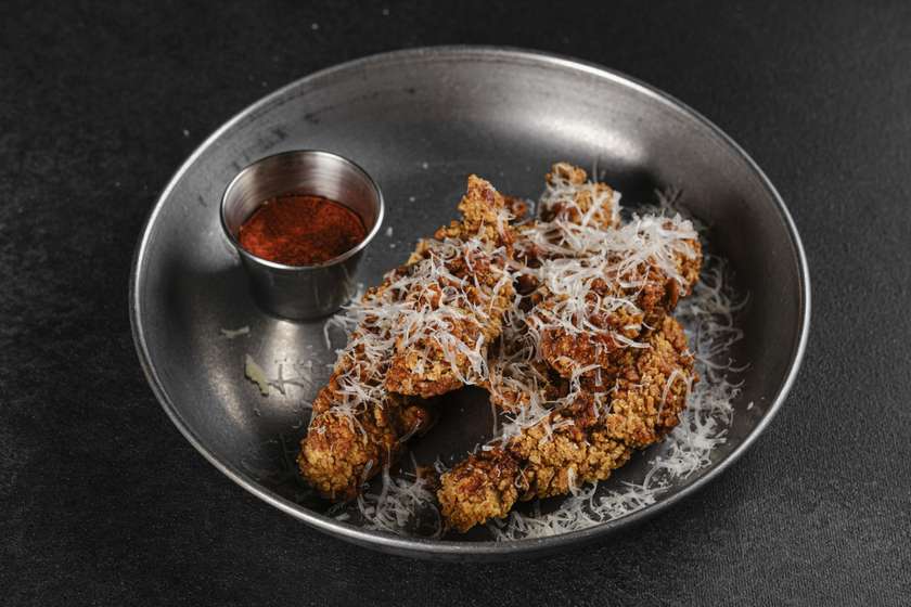 NUGGETS WITH CHEESE SAUCE
