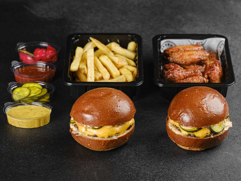 BURGER AND WINGS COMBO, L