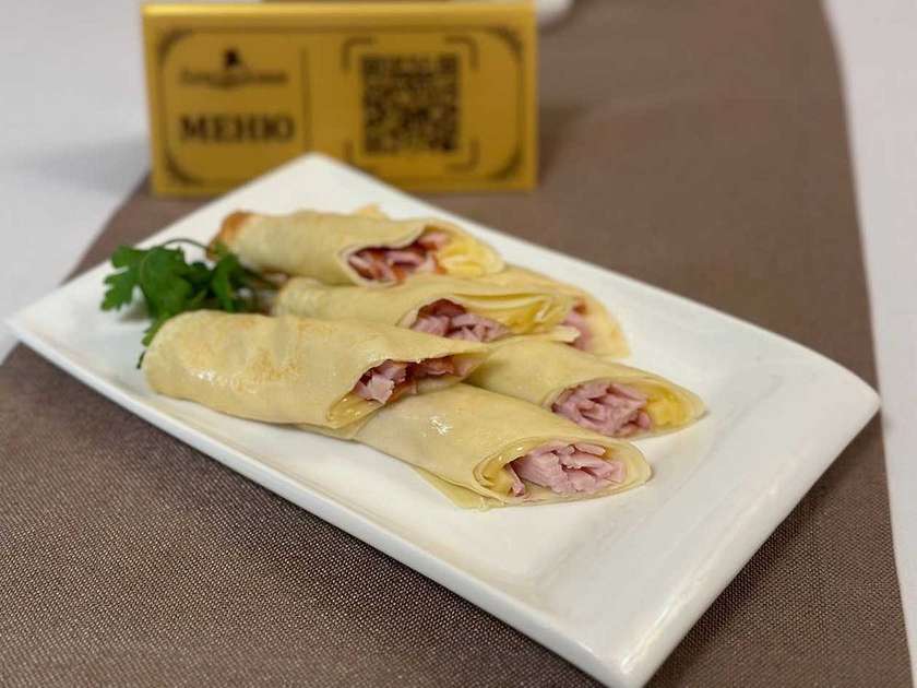 Млинці з шинкою та сиром