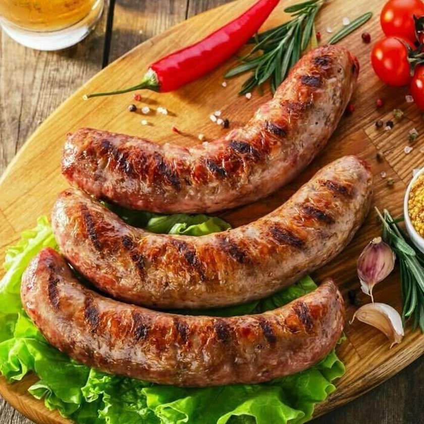 Ковбаски на грилі