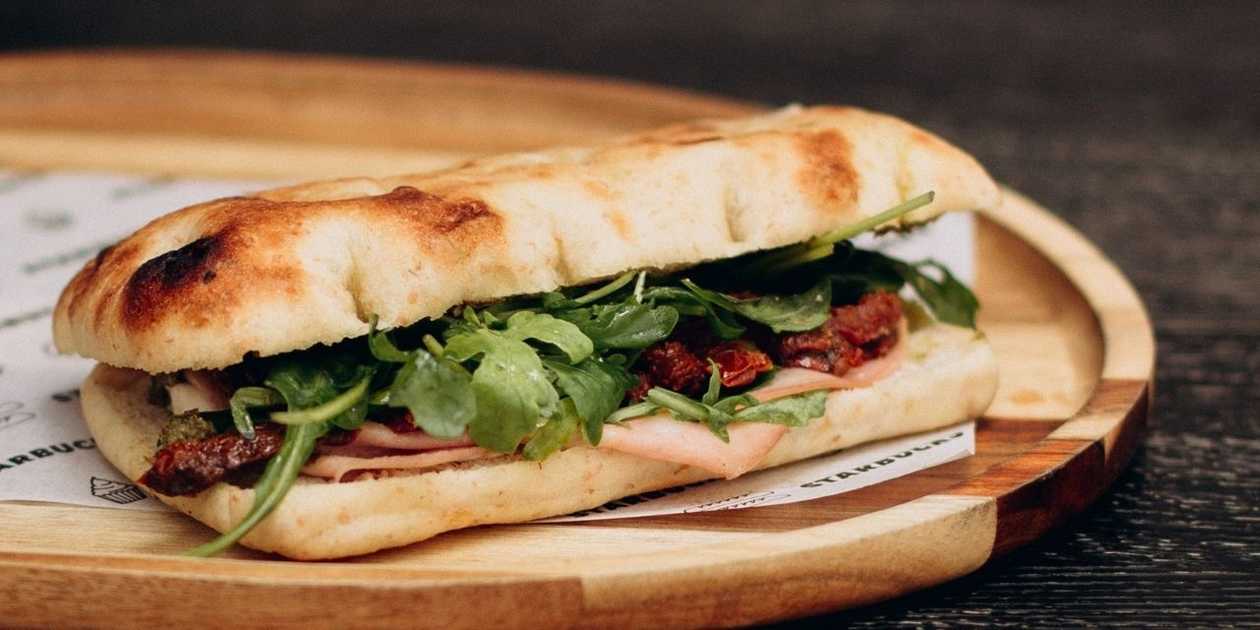 Kanapka Mortadela & Pesto