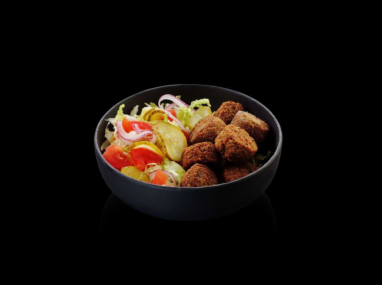 Falafels with sauce and vegetables