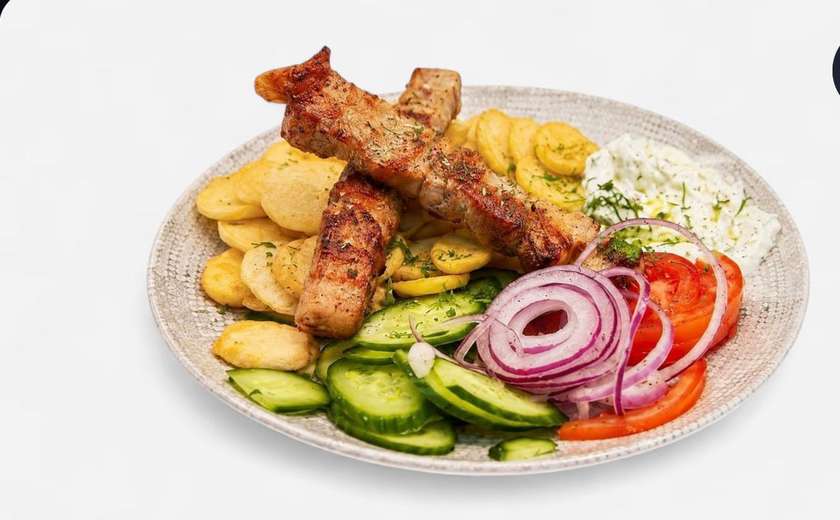 Souvlaki de pui la farfurie